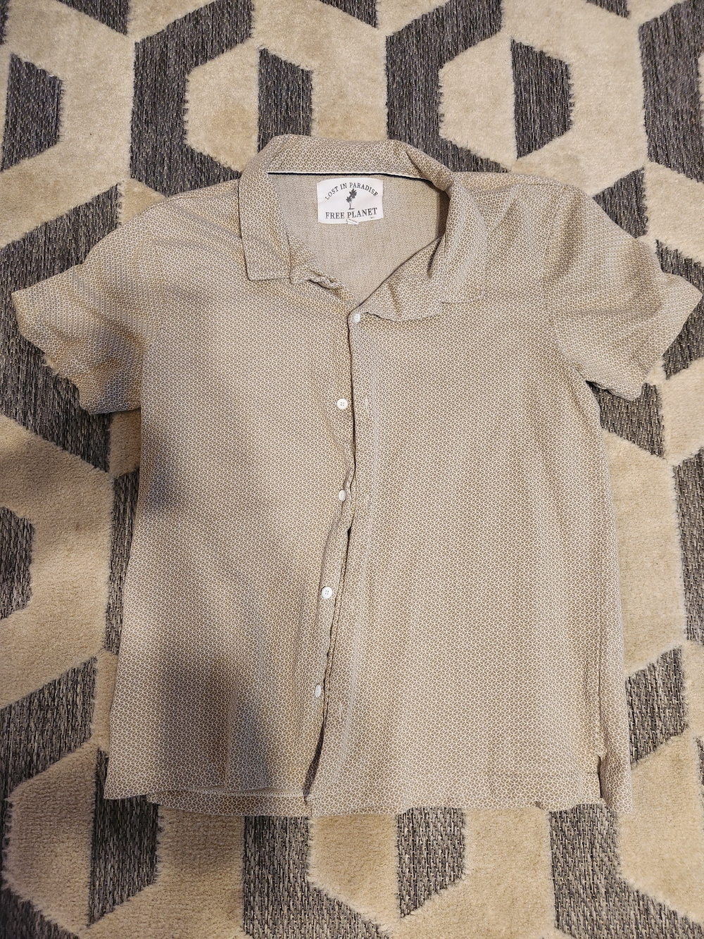 Free Planet Women's Short-Sleeve Button-Down Shirt in Beige Microprint